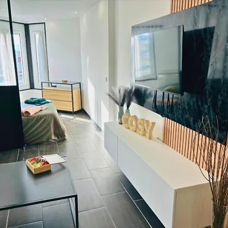 Le Cosy I *